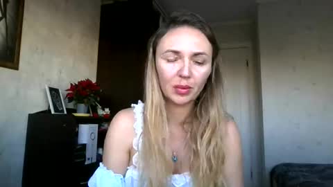 angelinalove28 online show from 11/24/25, 07:52