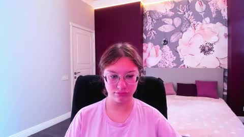 Snapshot of angelinalow chatting on 09/18/25, 11:23 AngelinaLow online show from 09/18/25, 11:23