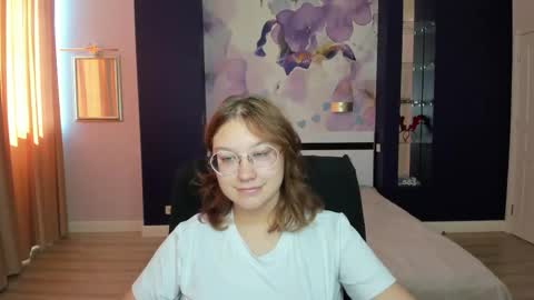 Snapshot of angelinalow chatting on 09/27/25, 11:26 AngelinaLow online show from 09/27/25, 11:26