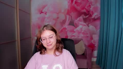 Snapshot of angelinalow chatting on 11/04/25, 12:26 AngelinaLow online show from 11/04/25, 12:26