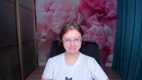 Snapshot of angelinalow chatting on 11/09/25, 06:33 AngelinaLow online show from 11/09/25, 06:33