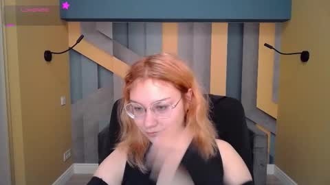 Snapshot of angelinalow chatting on 12/01/25, 12:21 AngelinaLow online show from 12/01/25, 12:21