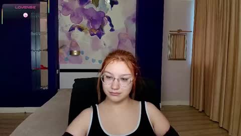 Snapshot of angelinalow chatting on 12/05/25, 12:25 AngelinaLow online show from 12/05/25, 12:25