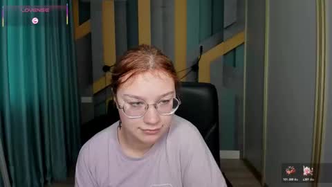 Snapshot of angelinalow chatting on 12/18/25, 12:22 AngelinaLow online show from 12/18/25, 12:22