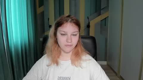 AngelinaLow online show from 04/30/26, 11:27