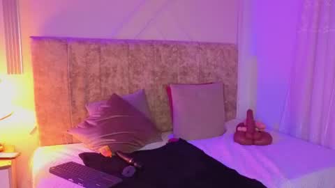 angelinarouse_ online show from 07/28/26, 08:52