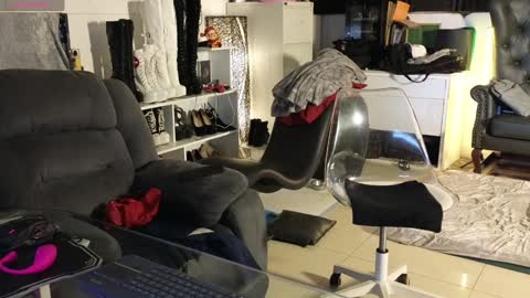 Angel online show from 01/18/25, 12:04