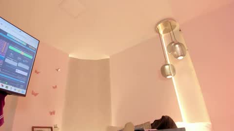 Snapshot of angeline777 chatting on 11/12/25, 01:22 Angeline online show from 11/12/25, 01:22