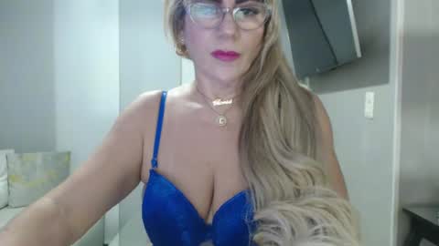 angelinna_12 online show from 09/18/25, 02:02