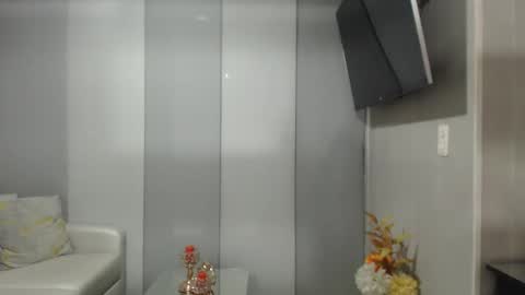 angelinna_12 online show from 09/23/25, 04:04