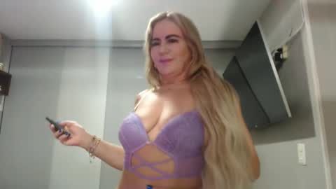 angelinna_12 online show from 10/06/25, 04:10