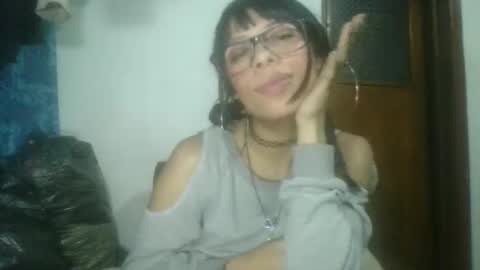 angelita_33 online show from 10/17/25, 11:40
