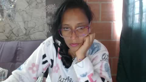 angela online show from 01/28/25, 01:27