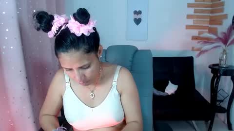 angela online show from 03/08/25, 09:40