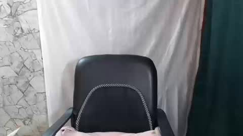 Snapshot of angelitaa_hot chatting on 10/16/25, 01:17 angela online show from 10/16/25, 01:17