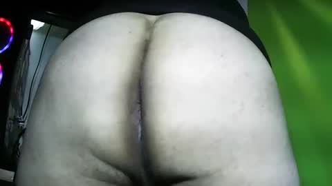 Snapshot of angelking120200 chatting on 10/27/25, 04:38 Roy online show from 10/27/25, 04:38