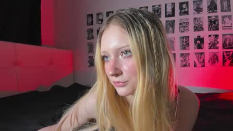 Lily online show from 09/11/25, 09:15