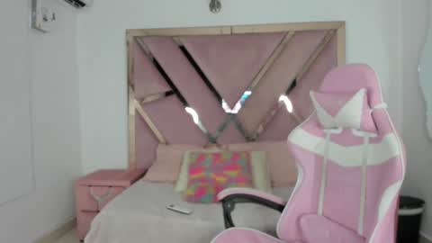 angell_petite01 online show from 06/13/26, 09:13