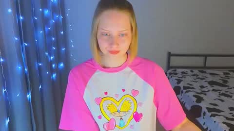 Snapshot of angellisss chatting on 11/26/25, 08:59 Cutie online show from 11/26/25, 08:59