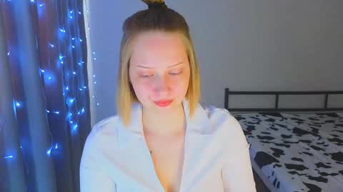 Snapshot of angellisss chatting on 12/01/25, 03:22 Cutie online show from 12/01/25, 03:22