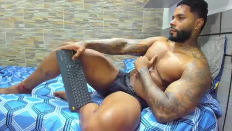 Snapshot of angelo_evans33 chatting on 12/19/25, 10:39 angelo_evans33 online show from 12/19/25, 10:39