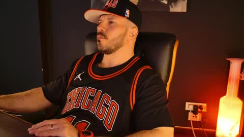 Snapshot of angeloeric chatting on 04/02/26, 10:46 BlackWolf online show from 04/02/26, 10:46