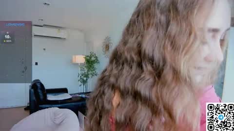 Snapshot of angelpaull chatting on 12/04/25, 03:49 Angel online show from 12/04/25, 03:49