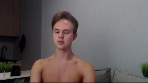 Snapshot of angelraaay chatting on 09/28/25, 07:03 Angel online show from 09/28/25, 07:03