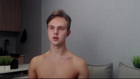 Snapshot of angelraaay chatting on 10/10/25, 01:32 Angel online show from 10/10/25, 01:32