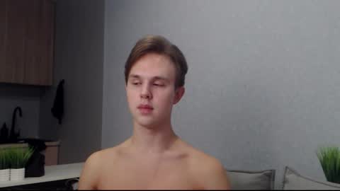 Snapshot of angelraaay chatting on 10/21/25, 08:59 Angel online show from 10/21/25, 08:59