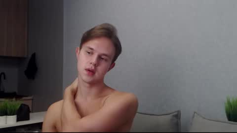 Snapshot of angelraaay chatting on 10/24/25, 08:55 Angel online show from 10/24/25, 08:55