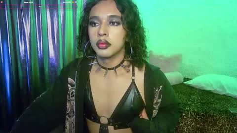 Snapshot of angelsdustxxx chatting on 06/09/26, 02:45 online show from 06/09/26, 02:45