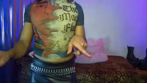 Snapshot of angelsdustxxx chatting on 06/11/26, 02:53 online show from 06/11/26, 02:53