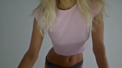 Snapshot of angelsquirting chatting on 10/26/25, 06:19 Alesia online show from 10/26/25, 06:19