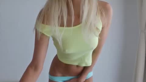 Snapshot of angelsquirting chatting on 10/30/25, 06:59 Alesia online show from 10/30/25, 06:59