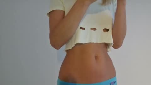 Snapshot of angelsquirting chatting on 12/16/25, 06:51 Alesia online show from 12/16/25, 06:51