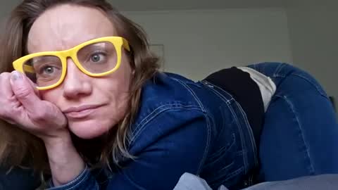 Snapshot of angelvanderpool71 chatting on 12/30/24, 10:45 angelvanderpool71 online show from 12/30/24, 10:45