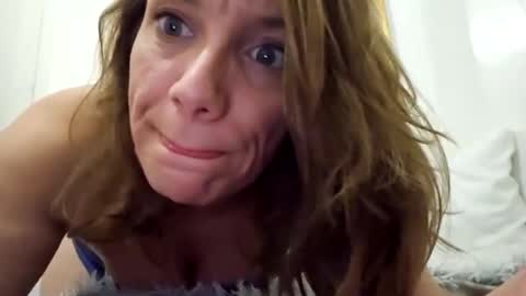 Snapshot of angelvanderpool71 chatting on 01/11/25, 12:22 angelvanderpool71 online show from 01/11/25, 12:22