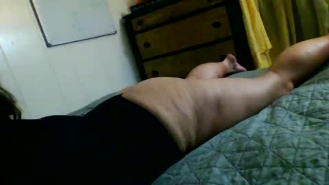 Snapshot of angelvanderpool71 chatting on 02/18/26, 12:17 angelvanderpool71 online show from 02/18/26, 12:17