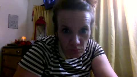 Snapshot of angelvanderpool71 chatting on 02/19/26, 03:57 angelvanderpool71 online show from 02/19/26, 03:57