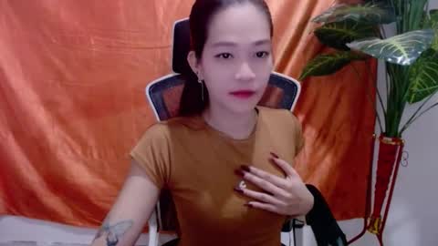 Snapshot of angelyn_slim chatting on 05/24/26, 09:42 angelyn_slim online show from 05/24/26, 09:42
