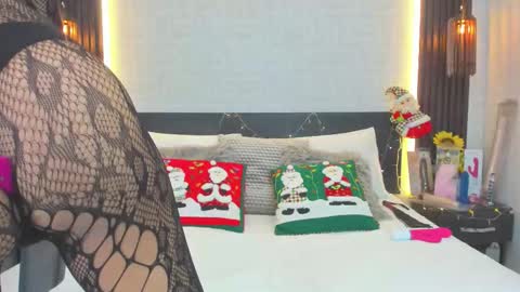 Snapshot of anghel_stone chatting on 12/15/25, 05:28 Anghel Stone online show from 12/15/25, 05:28