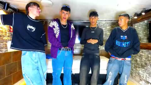 Snapshot of anghelytos chatting on 10/11/25, 09:24 anghelytos online show from 10/11/25, 09:24