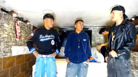 Snapshot of anghelytos chatting on 10/12/25, 09:14 anghelytos online show from 10/12/25, 09:14