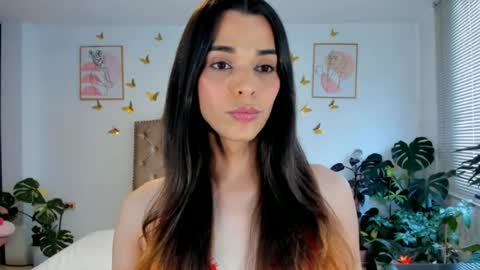 Snapshot of angie_modelo chatting on 06/21/26, 05:37 Anabella online show from 06/21/26, 05:37