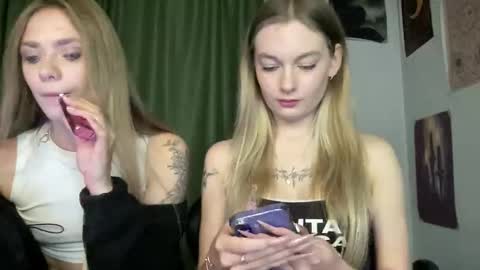 Snapshot of angie_natasha_054 chatting on 11/26/25, 01:56 Natasha Angine online show from 11/26/25, 01:56