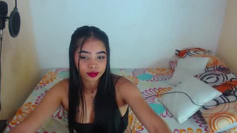 Snapshot of angielee01 chatting on 01/10/25, 08:29 Angie y Andres online show from 01/10/25, 08:29