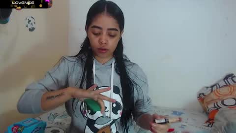 Snapshot of angielee01 chatting on 01/12/25, 10:34 Angie y Andres online show from 01/12/25, 10:34