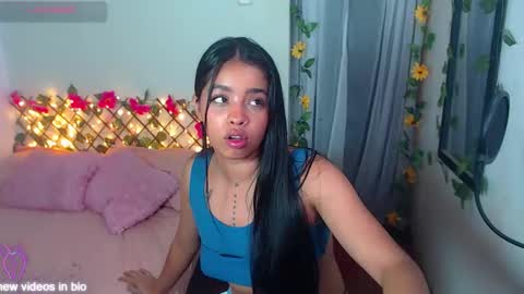 Snapshot of angielee01 chatting on 10/27/25, 11:52 Angie y Andres online show from 10/27/25, 11:52