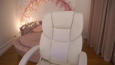 Anny online show from 06/10/26, 08:19